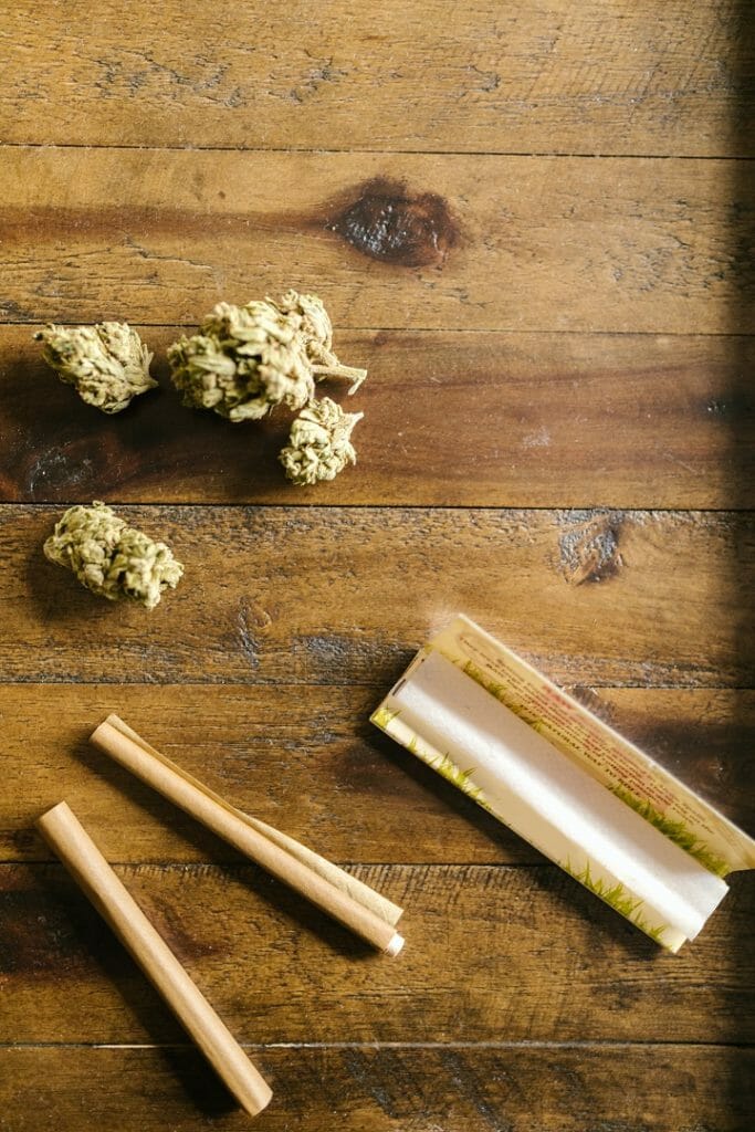 A Guide to Rolling a Blunt with Tobacco Blunt Wraps | Canada Wide Weed Shop | Canada Wide Weed Shop